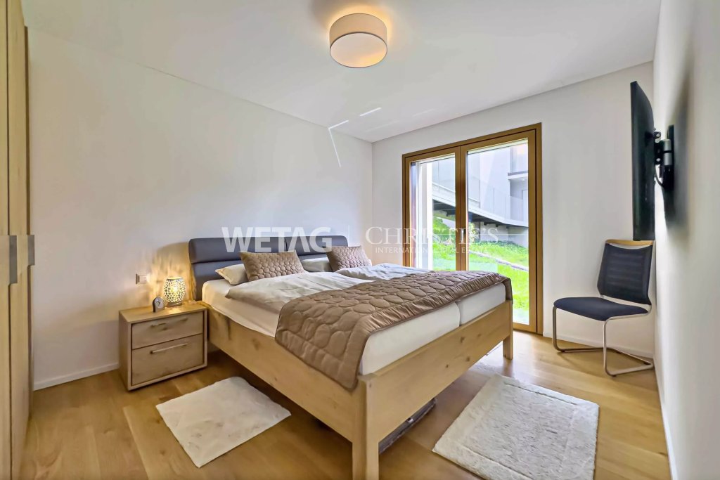 Modernes Schlafzimmer mit Tageslicht