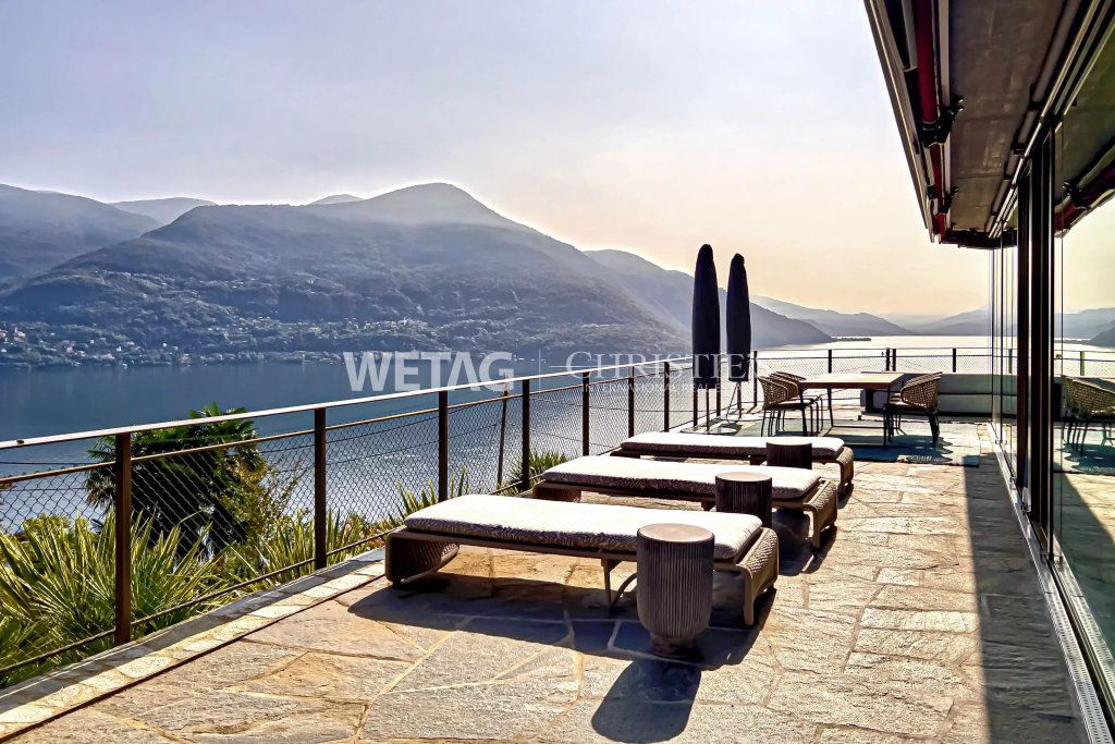Lounge-Terrasse mit Seeblick