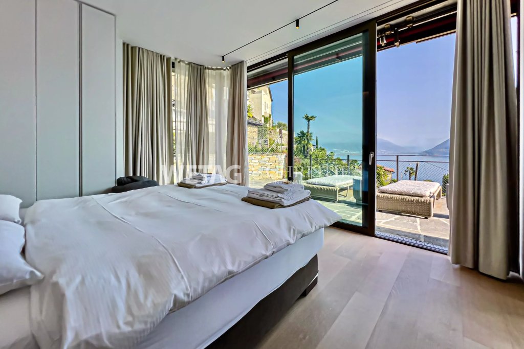Schlafzimmer mit Terrasse und Meerblick