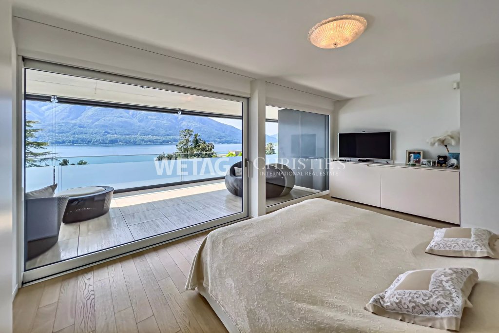 Schlafzimmer mit Seeblick und Terrasse