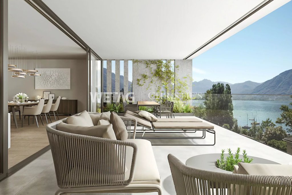 Luxuriöse Terrasse mit Seeblick