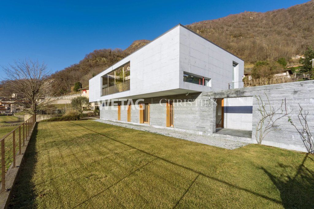 Modernes Wohnhaus mit Garten