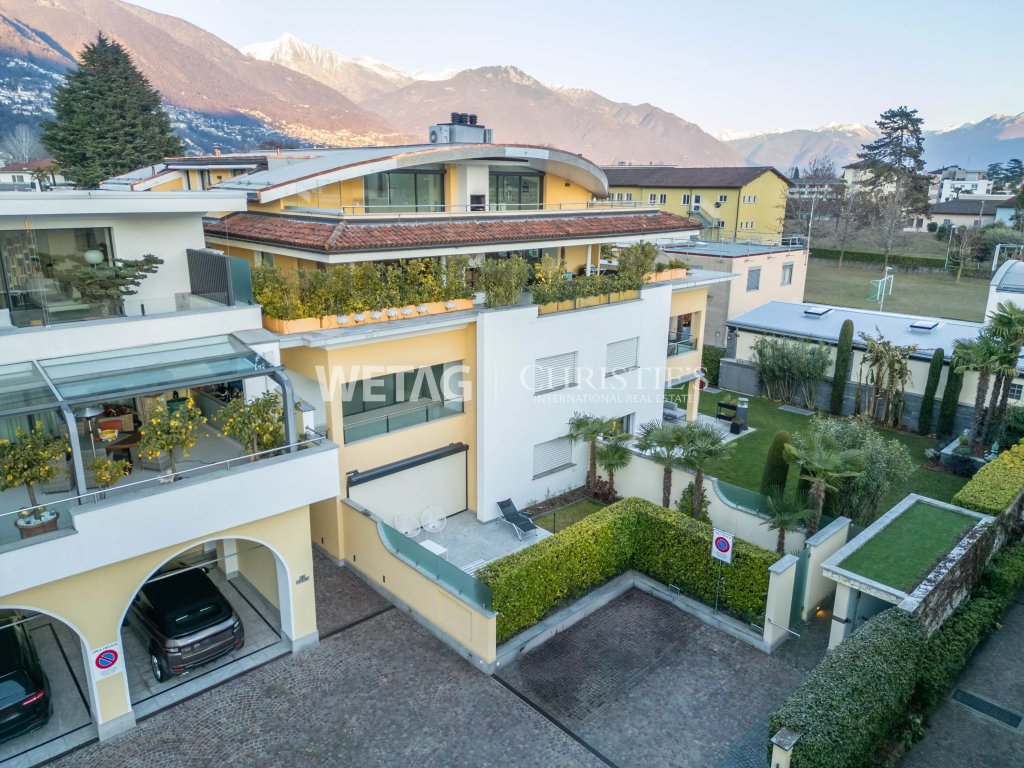 Exklusives Mehrfamilienhaus mit Garten und Blick auf die Berge