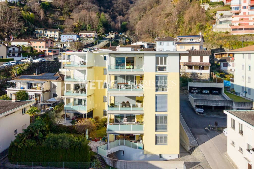 Mehrfamilienhaus in Hanglage mit Balkonen