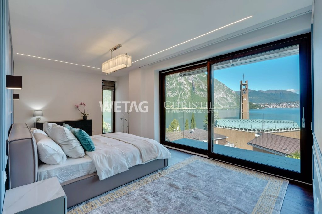 Schlafzimmer mit Seeblick