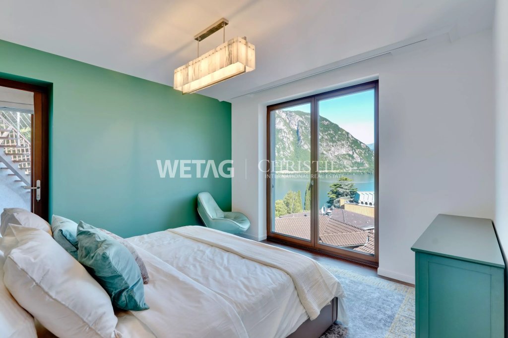 Schlafzimmer mit Seeblick