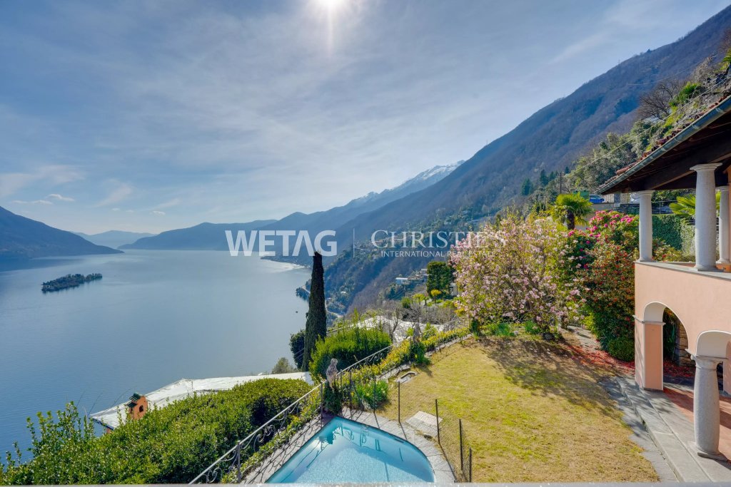 Seeblick mit Pool und Garten