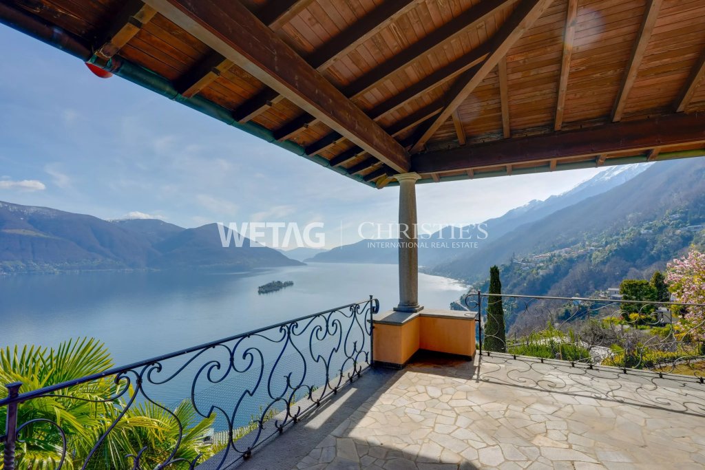 Seeblick-Terrasse mit Überdachung