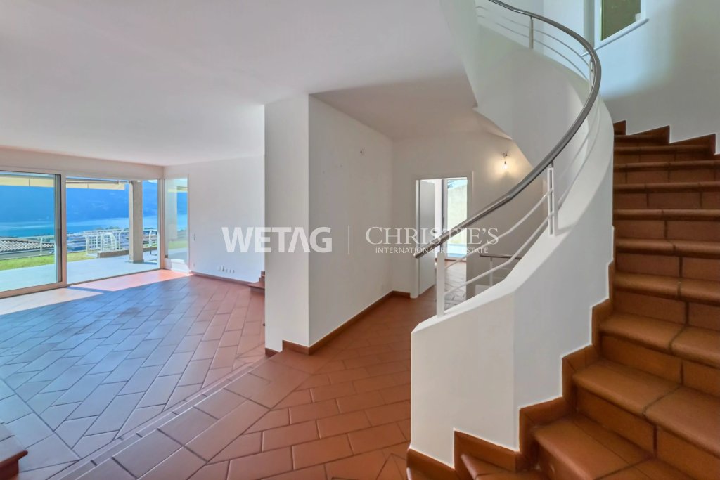 Wohnbereich mit Wendeltreppe und Meerblick