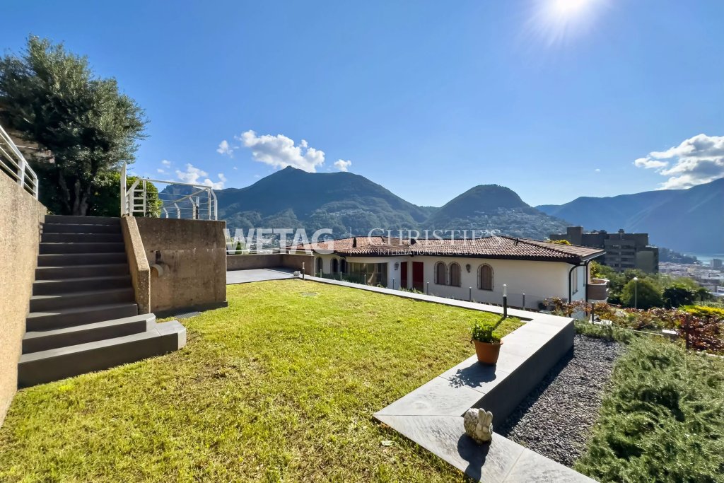 Terrassengarten mit Bergblick