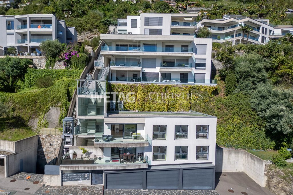 Moderne Luxusvilla am Hang