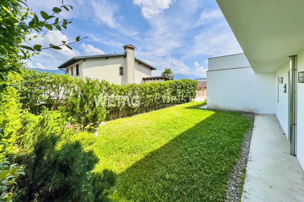 Garten und Hausseite