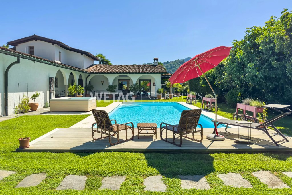 Villa mit Pool und Garten