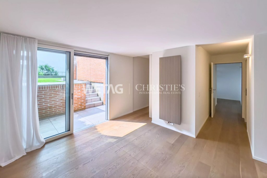Heller Wohnraum mit Terrassenzugang