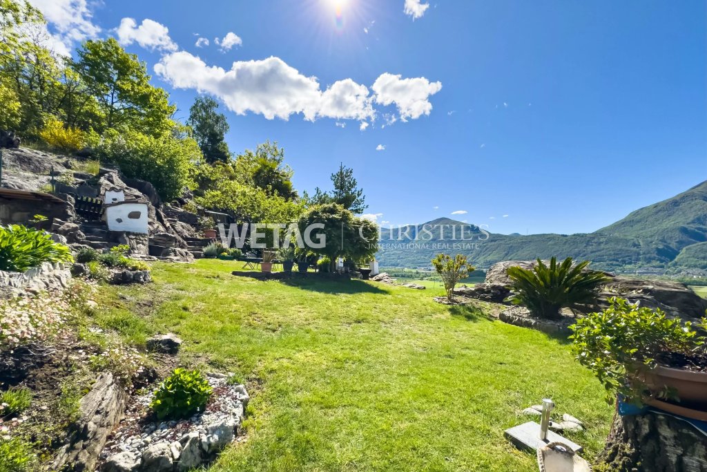 Berggarten mit weiter Aussicht