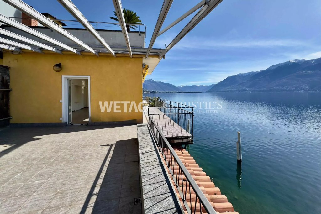 Seeblick-Terrasse mit Pergola