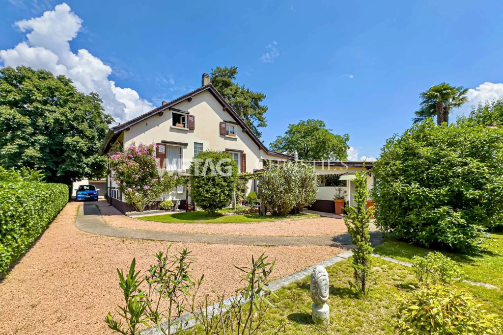 Einfamilienhaus mit großem, gepflegtem Garten