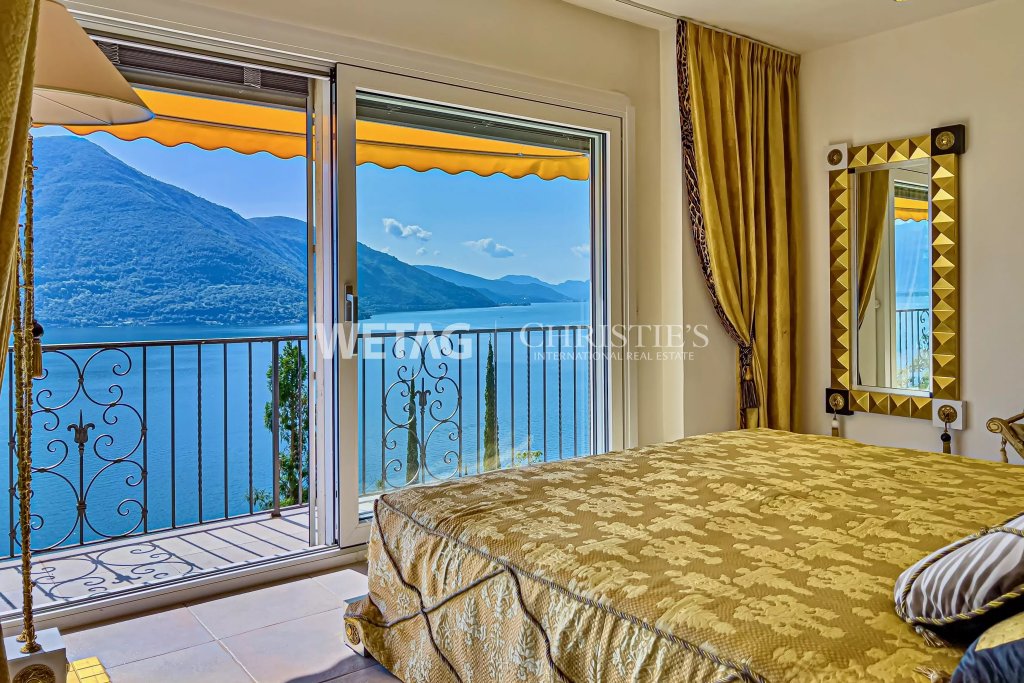 Schlafzimmer mit Seeblick und Balkon