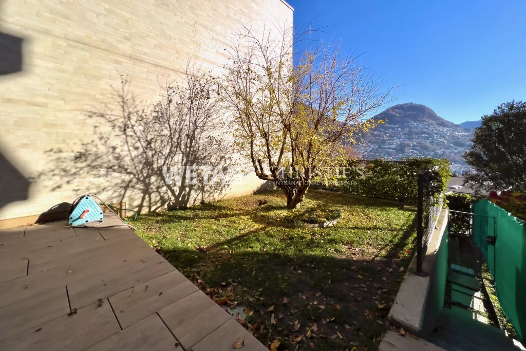 Garten mit Bergblick