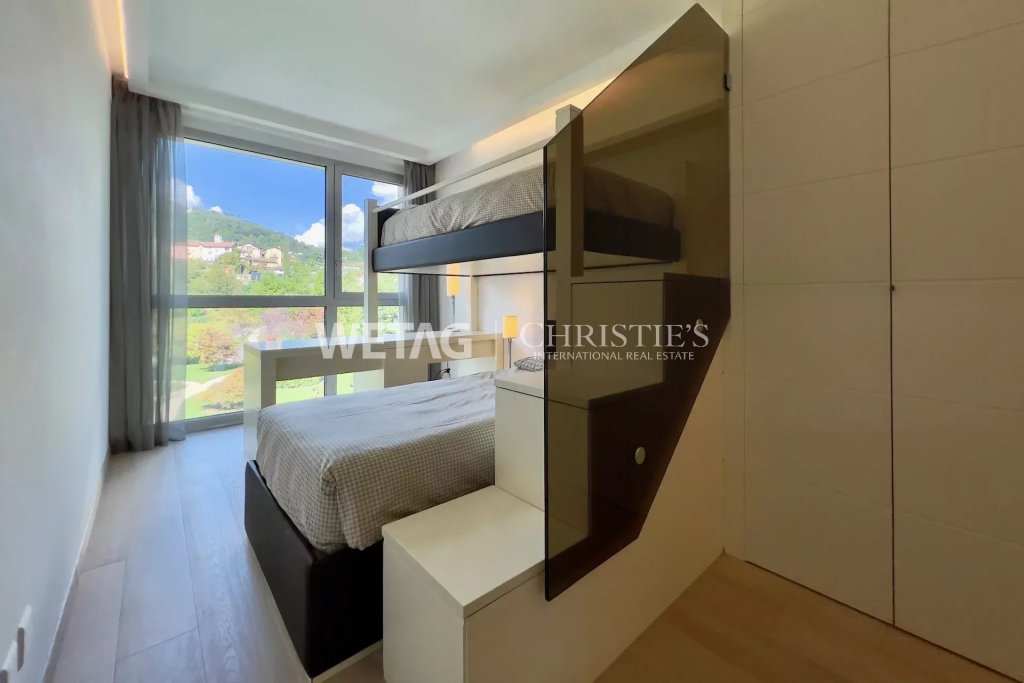 Jugendzimmer mit Etagenbett und Bergblick