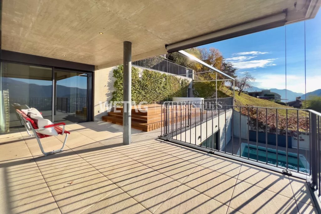 Überdachte Terrasse mit Ausblick