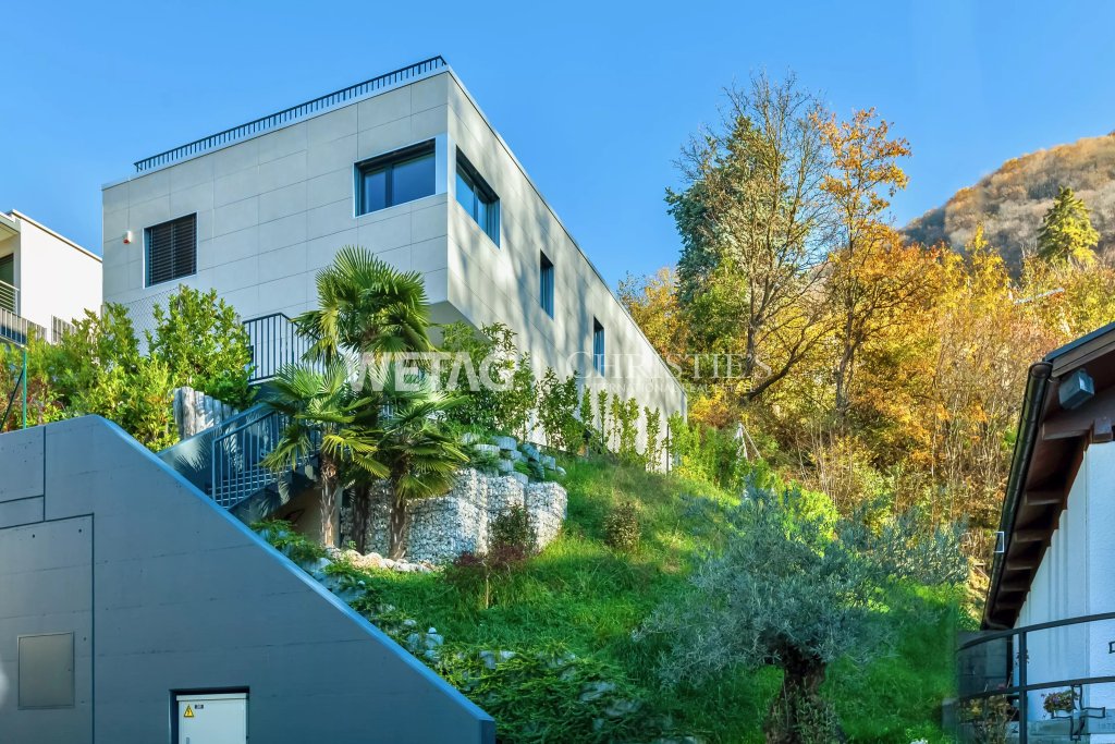 Moderne Villa am Hang