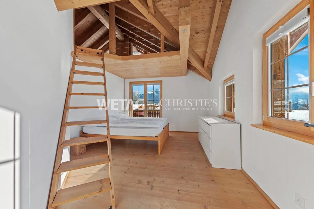 Schlafzimmer im Dachgeschoss mit Schlafgalerie