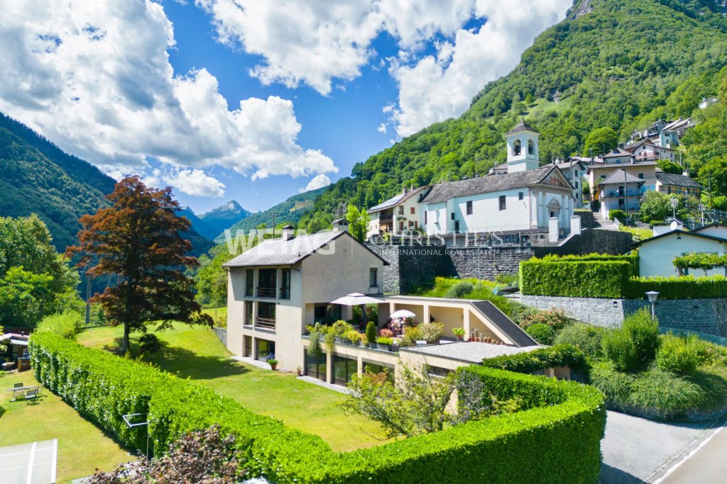 Alpines Anwesen mit Garten und Hanglage