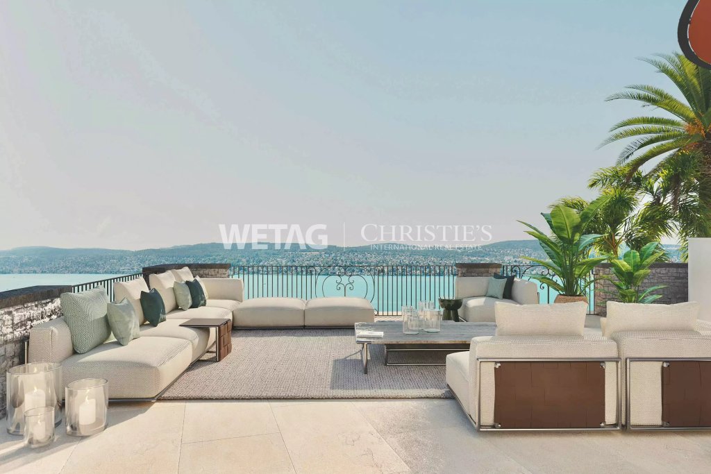 Luxuriöse Terrasse mit Meerblick