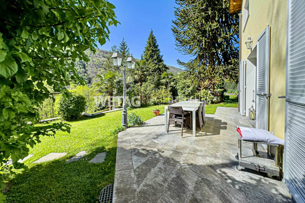 Terrasse mit Gartenblick