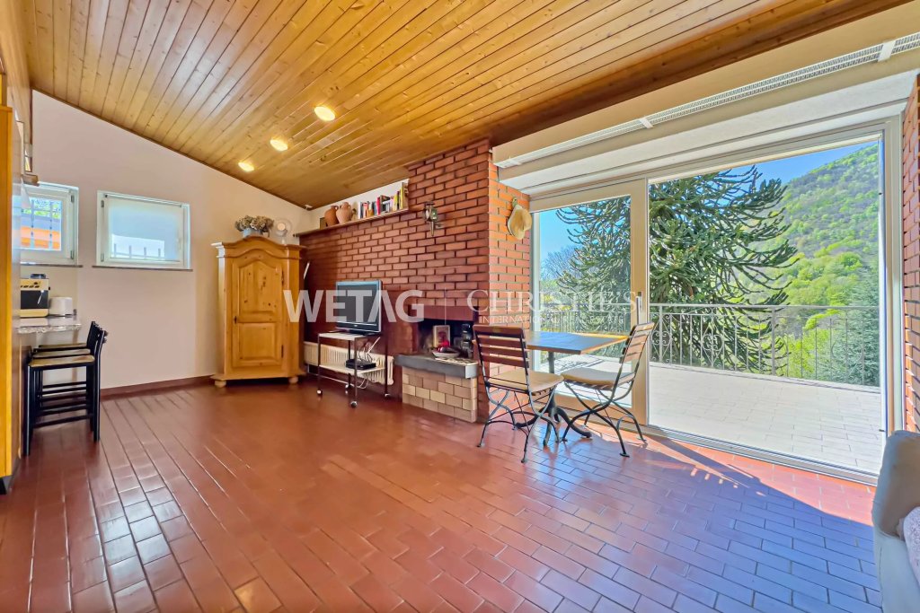 Wohnraum mit Terrasse und Bergblick