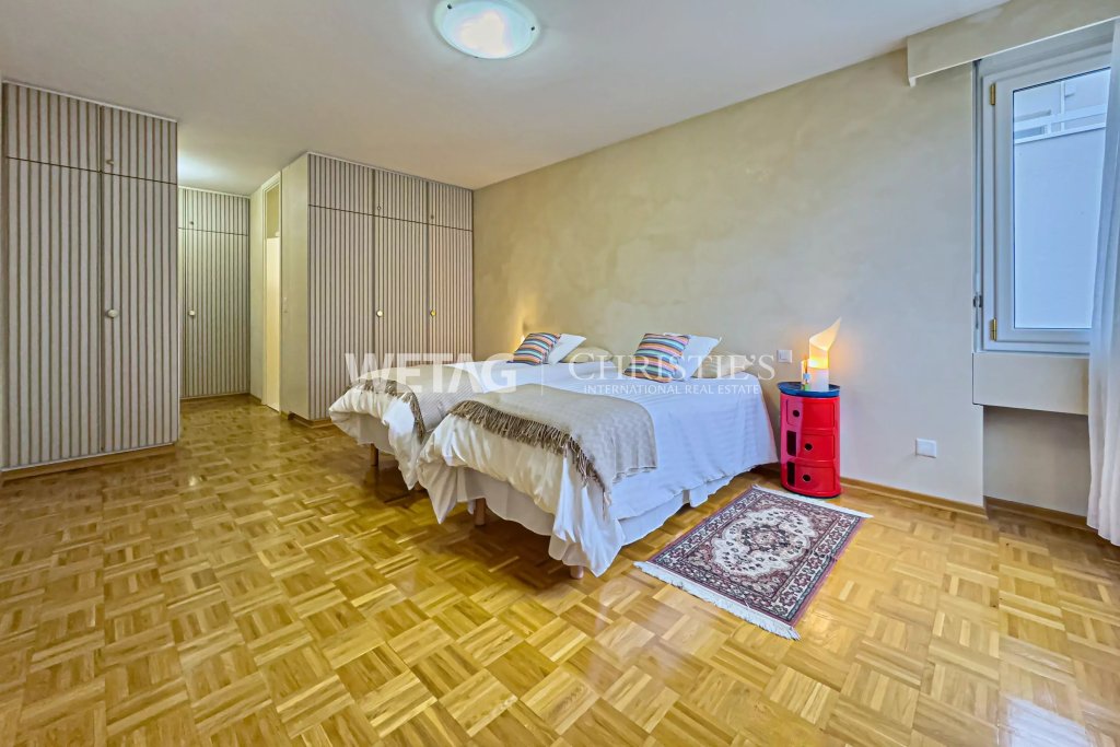Helles Schlafzimmer mit Einbauschränken