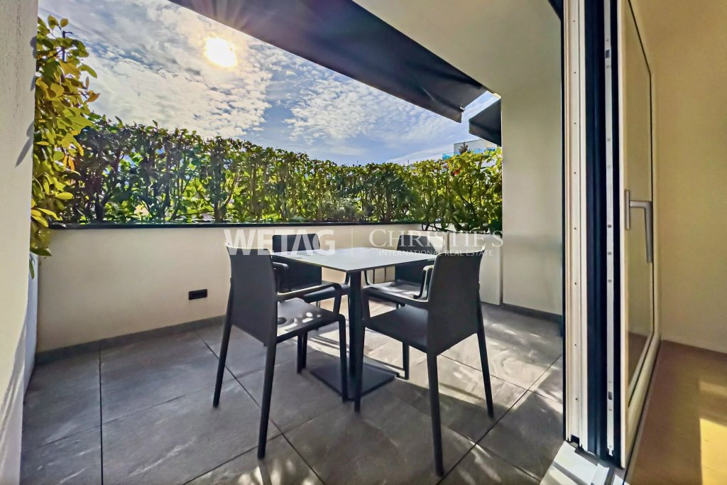 Überdachte Terrasse mit Essplatz