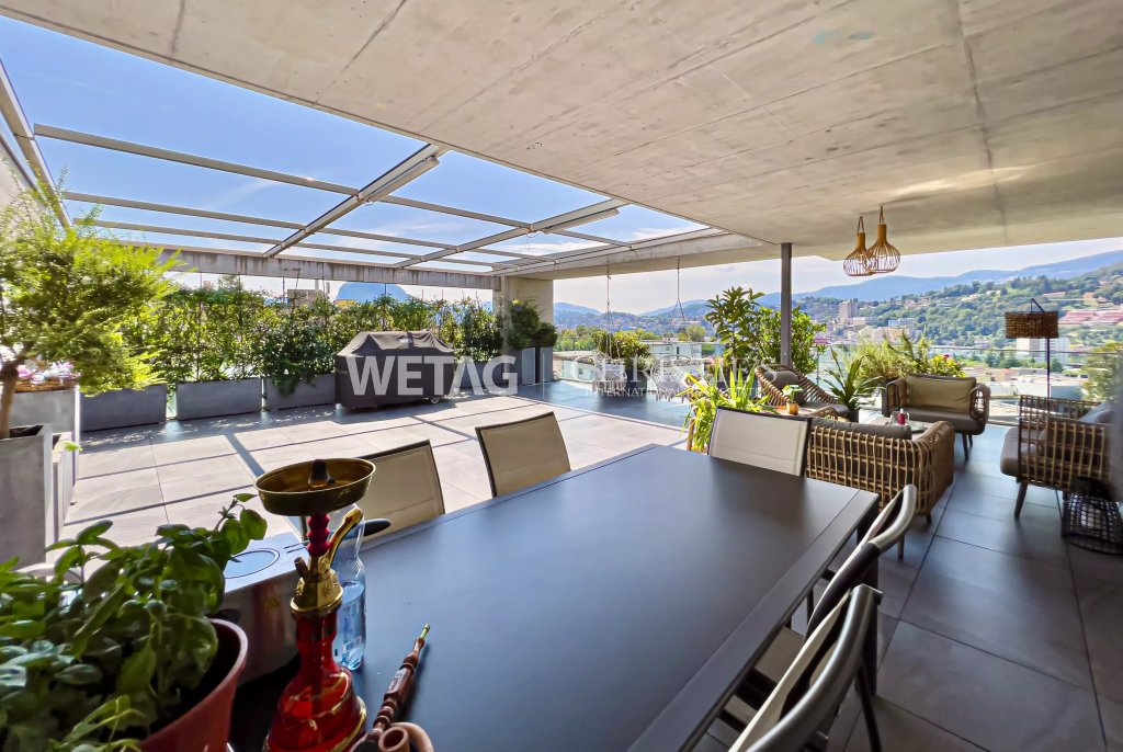 Überdachte Dachterrasse mit Panoramablick