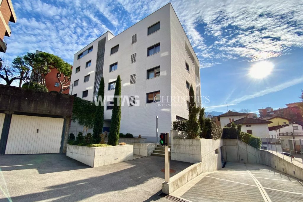 Mehrfamilienhaus mit Zufahrt und Tiefgarage