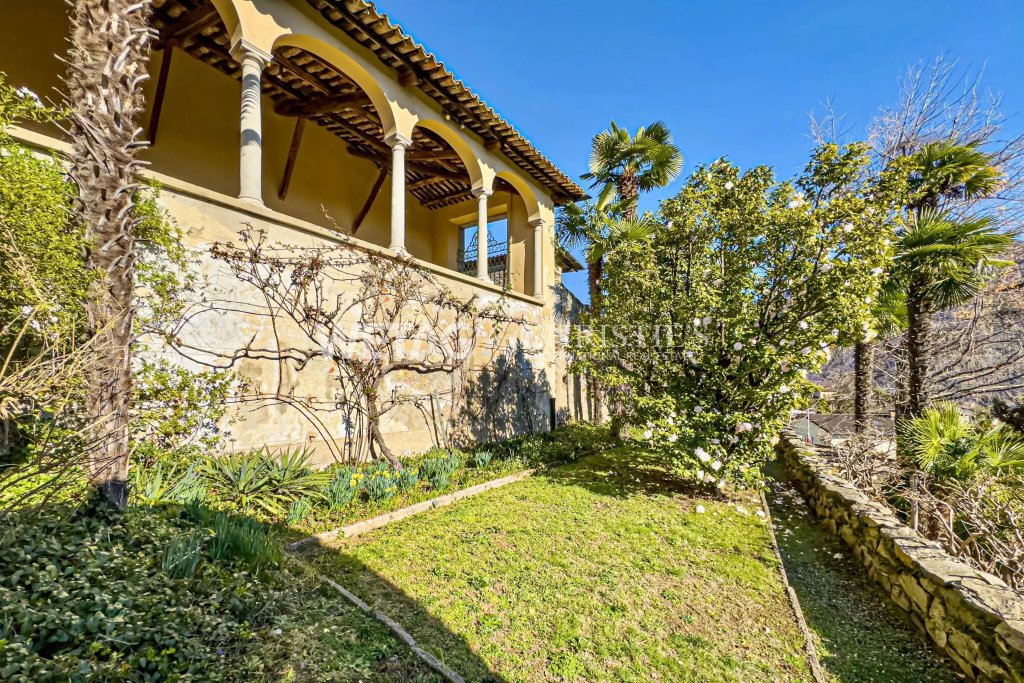 Mediterraner Hausgarten mit Arkadengalerie