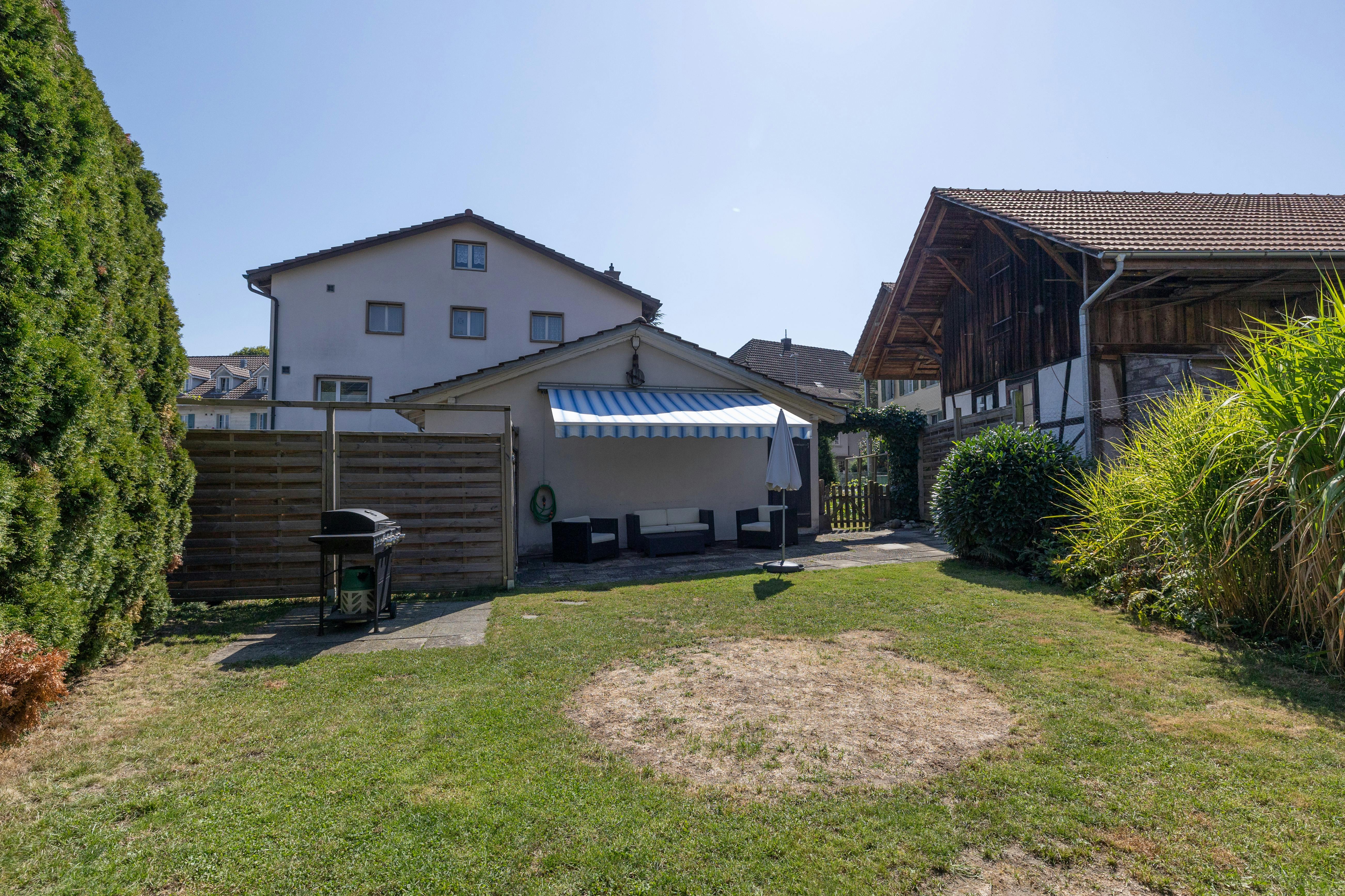 Garten mit Terrassenbereich