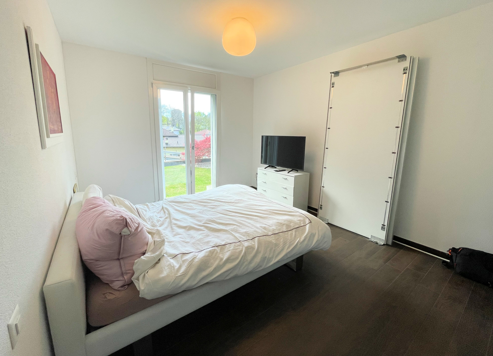 Schlafzimmer mit Blick ins Grüne