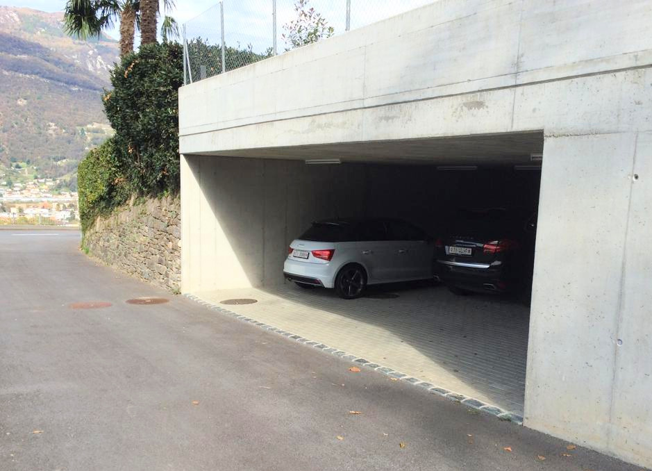 Doppelgarage in Betonstruktur