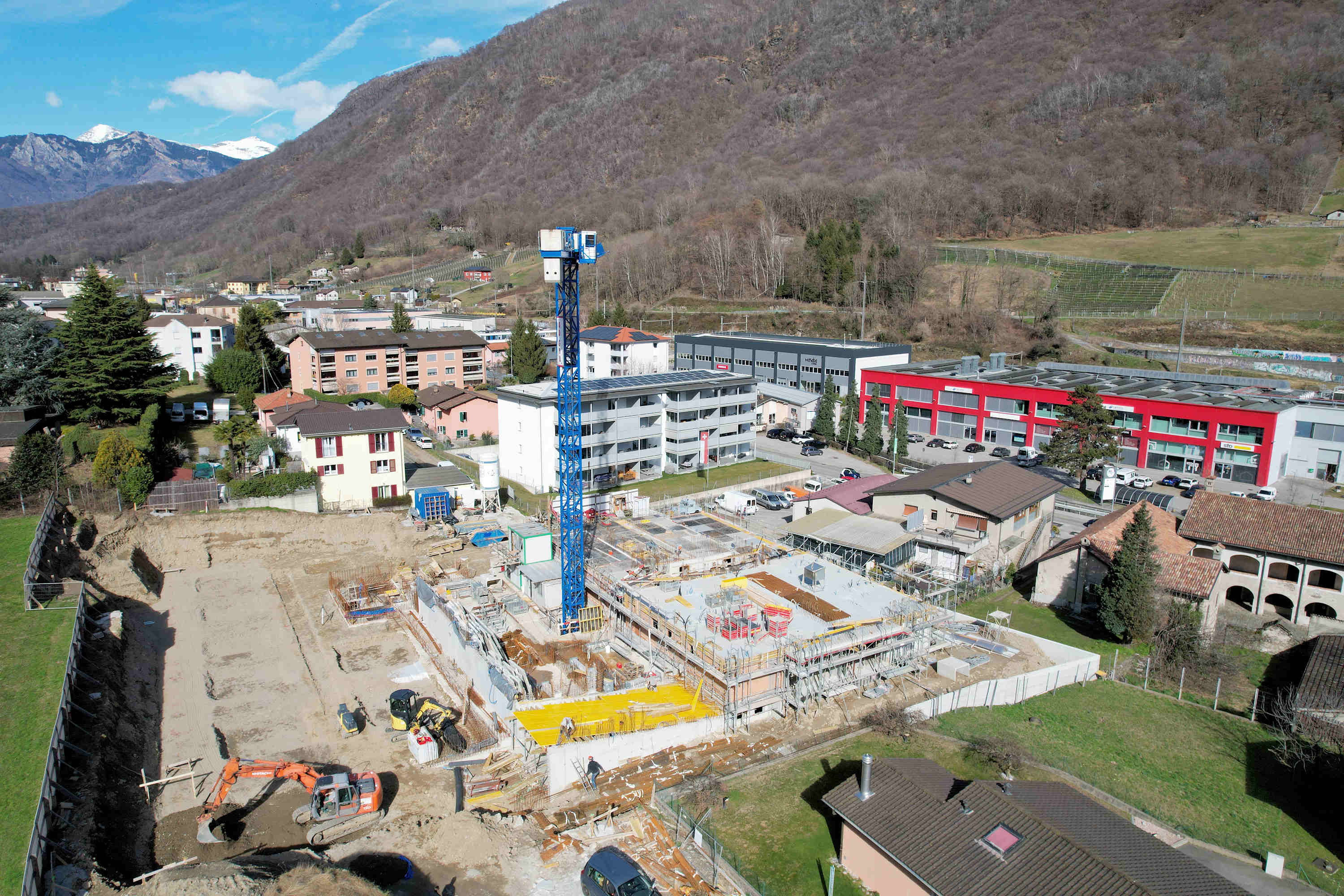 Baustelle in alpiner Tallage