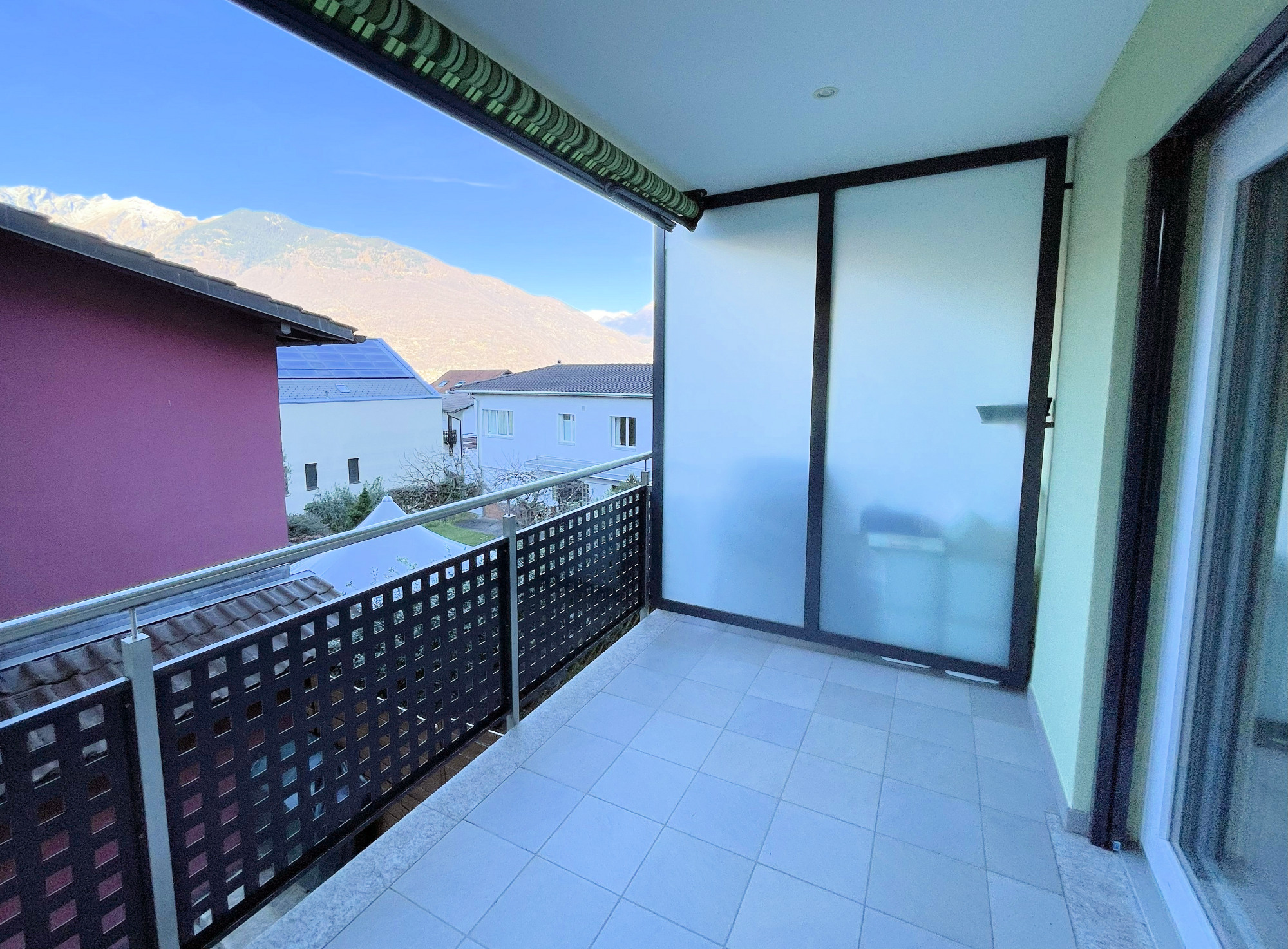 Balkon mit Bergblick