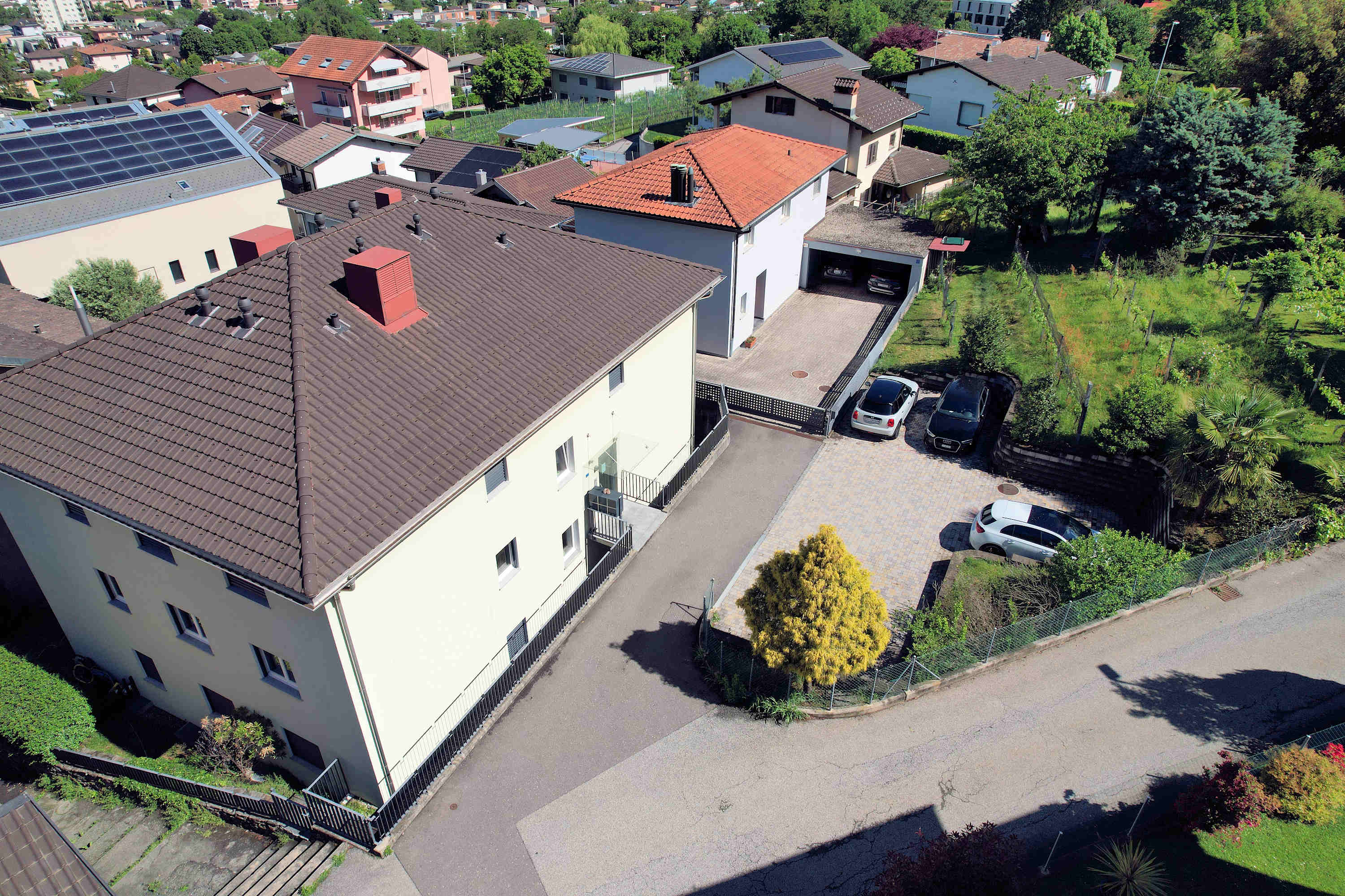 Luftaufnahme eines Wohngebiets mit Einfamilienhäusern