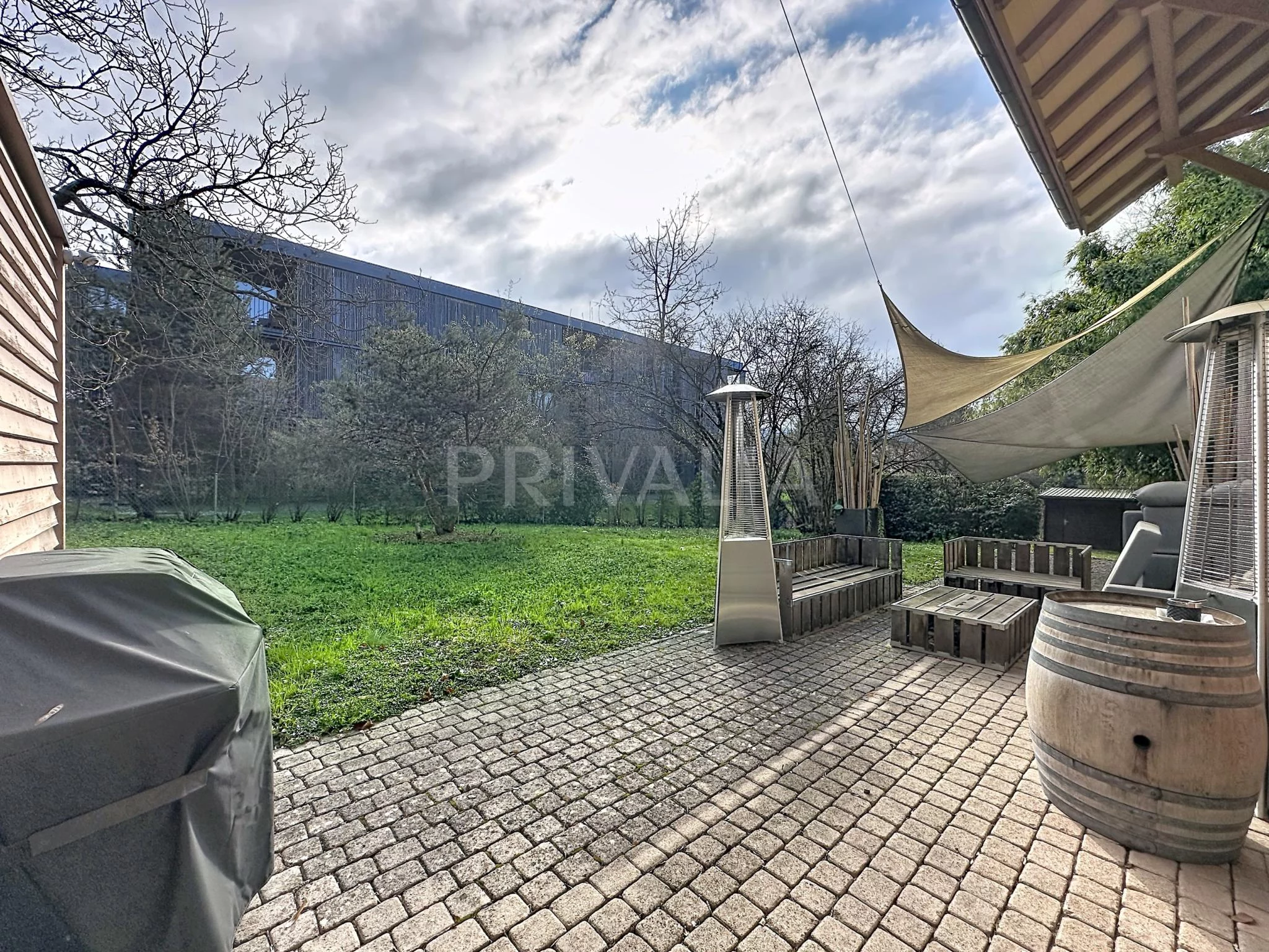 Garten-Terrasse mit Sitzbereich