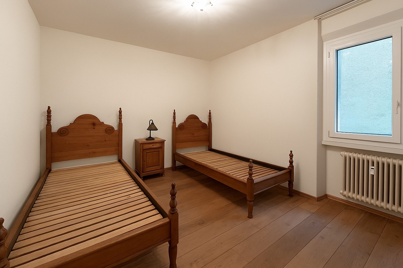 Schlafzimmer mit zwei Einzelbetten
