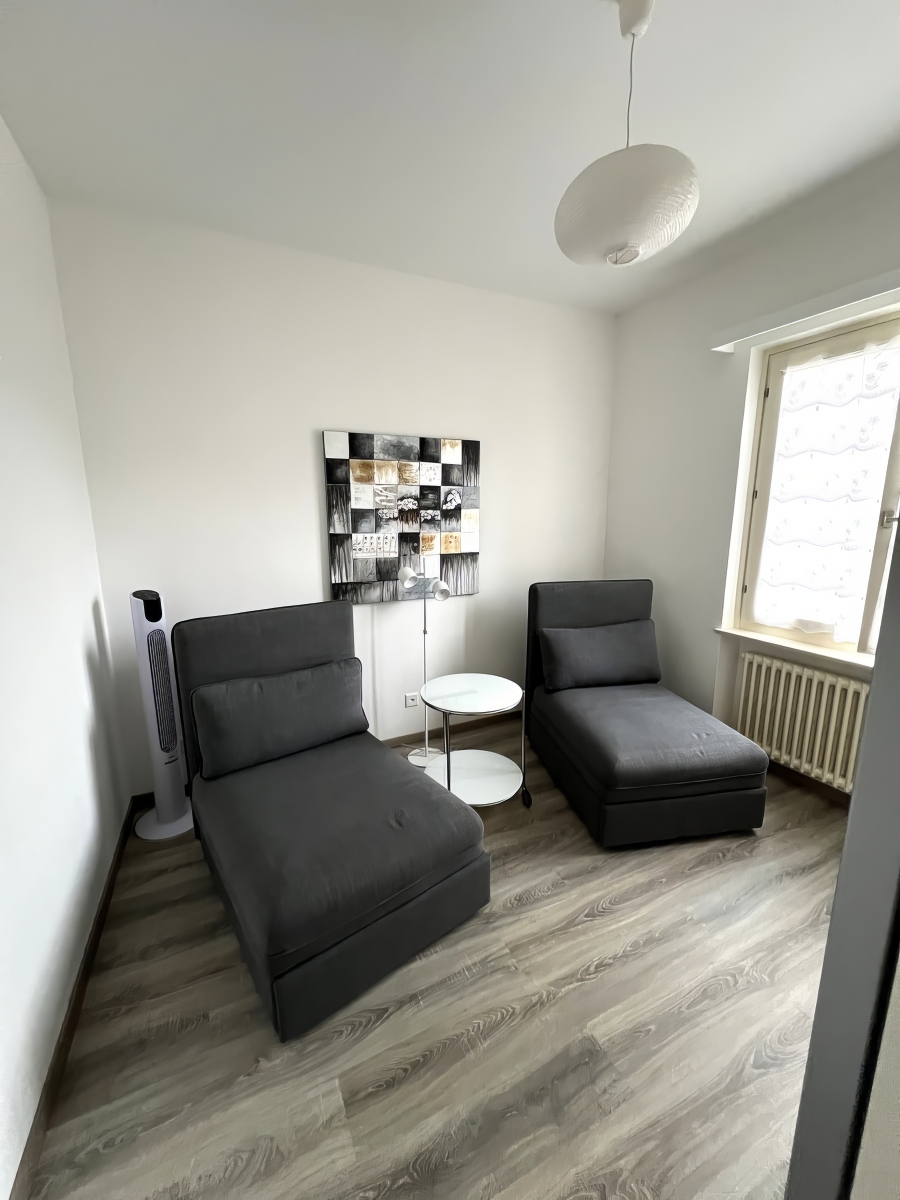 Schlafzimmer mit zwei Liegen
