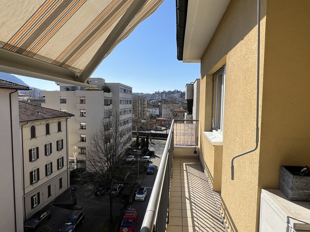 Balkon mit Stadtblick