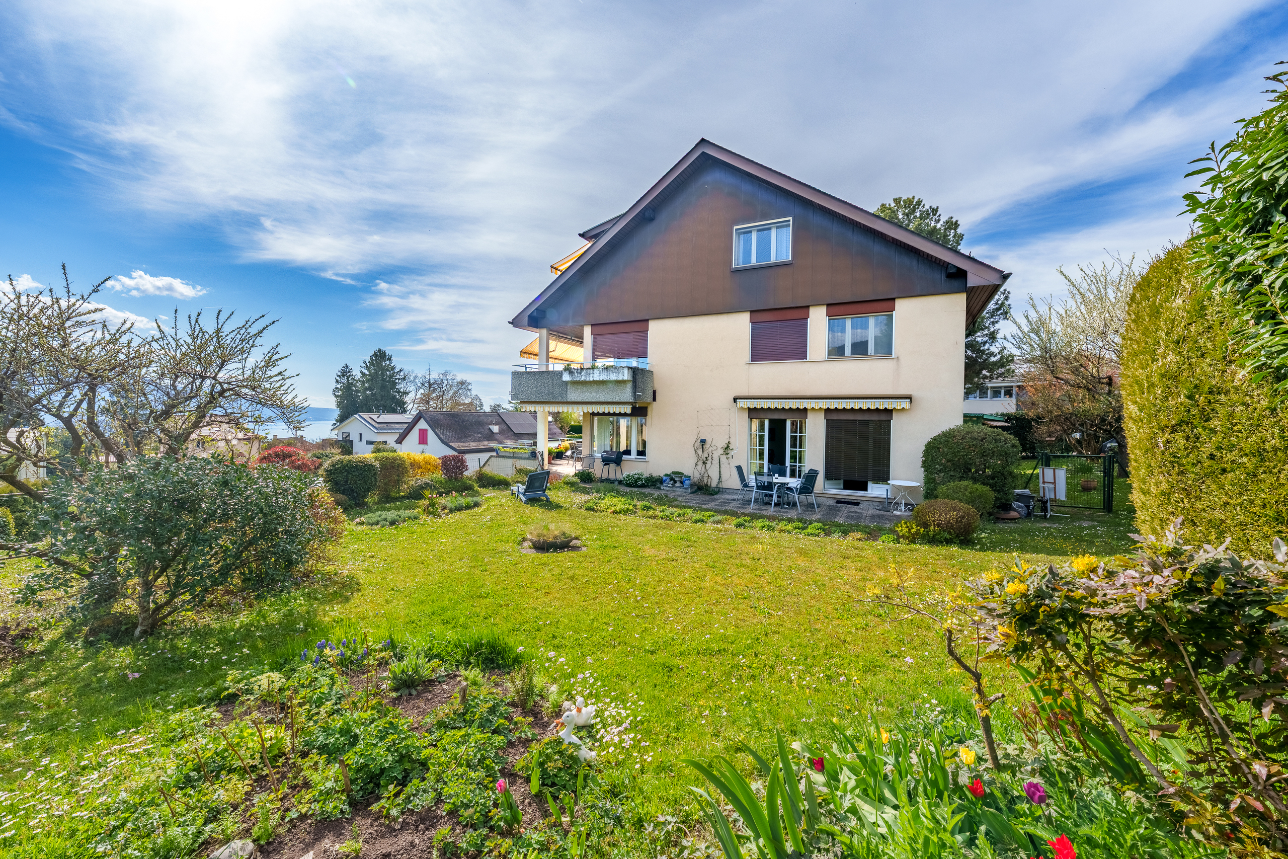 Einfamilienhaus mit großem Garten