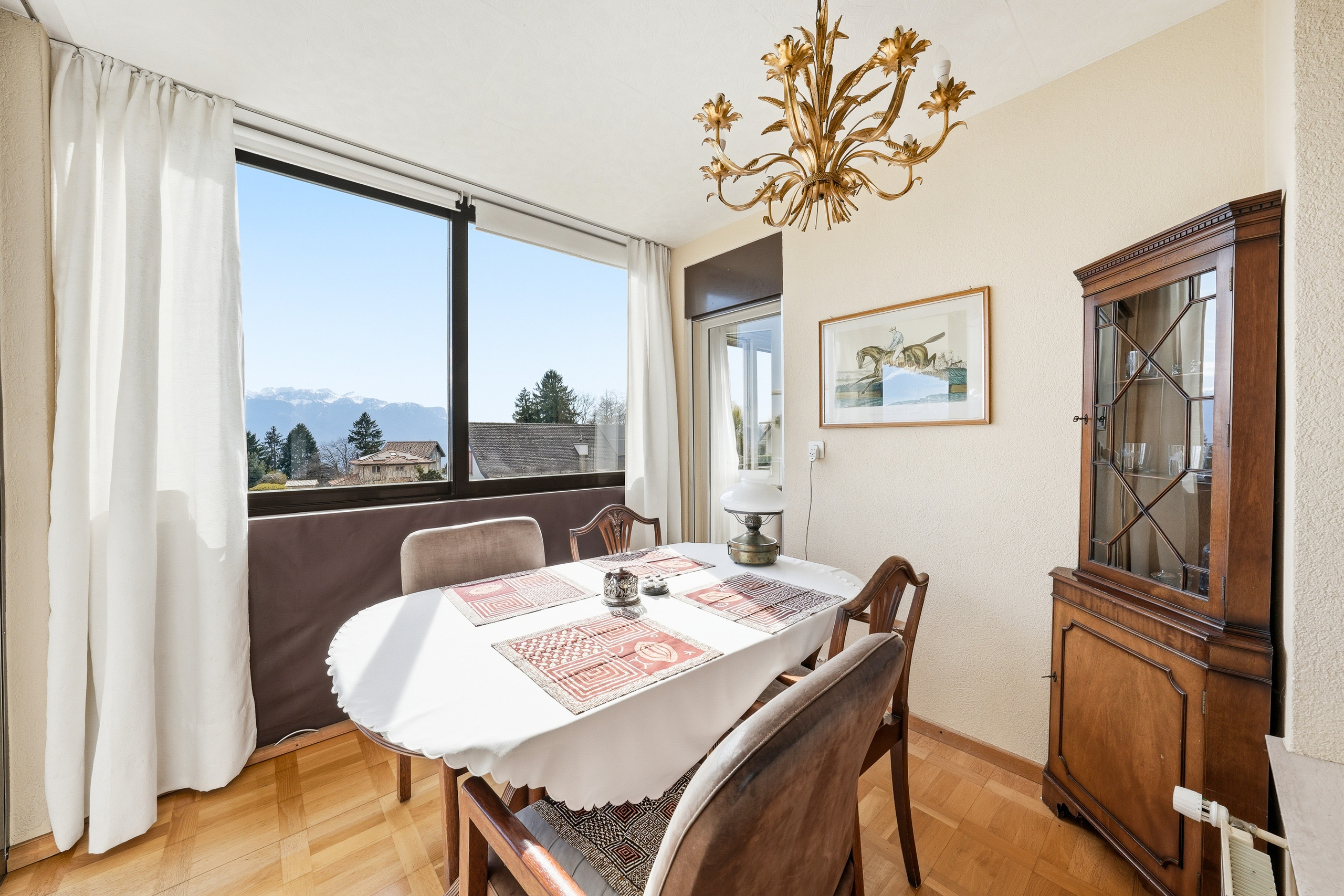 Esszimmer mit Panoramafenster