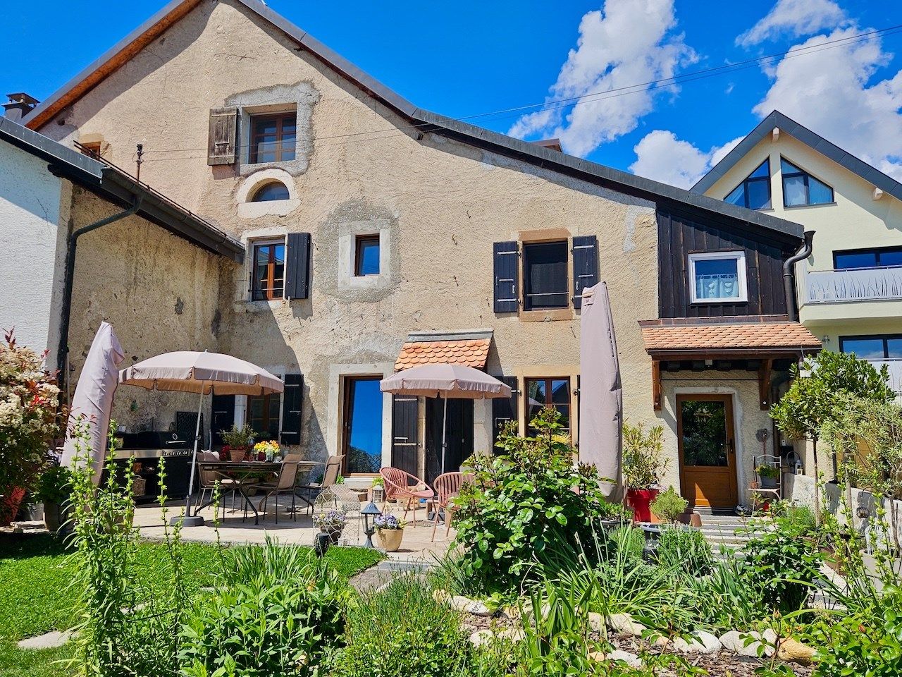 Traditionelles Haus mit Innenhof und Garten