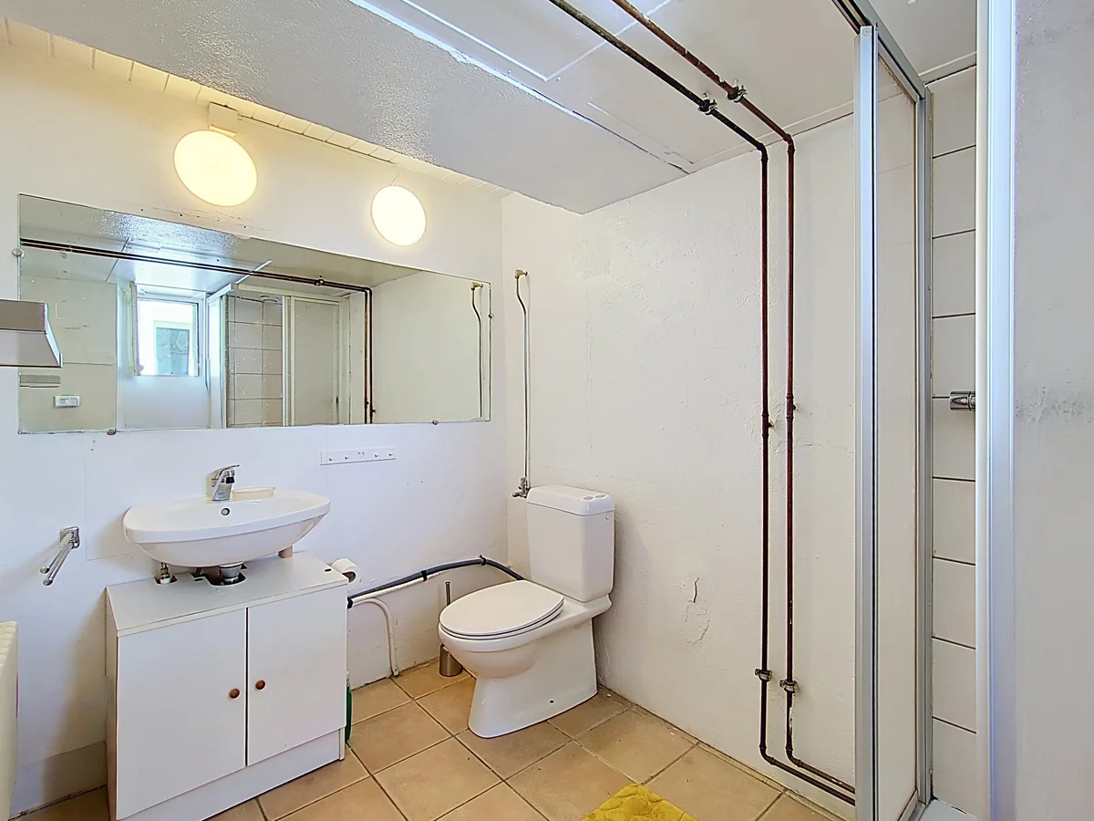 Bad mit WC und Dusche